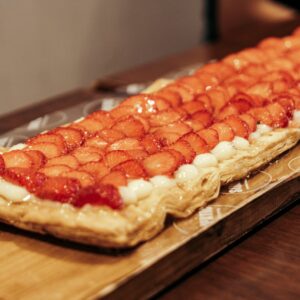 catering de Plancha de hojaldre con crema pastelera y fresas en Sitges y vilanova